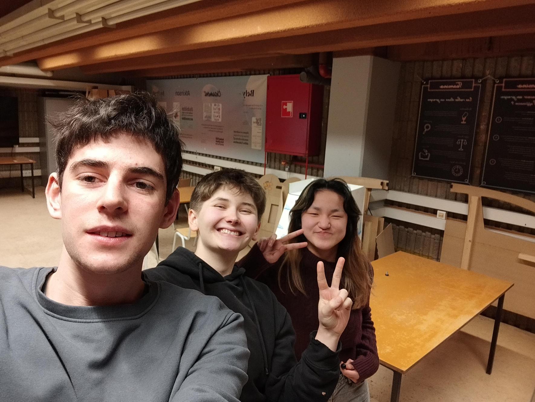 Photo des trois étudiants dont moi-même qui avons travaillé sur ce projet